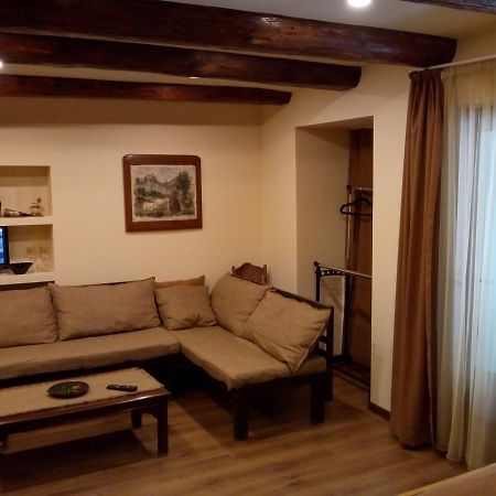 Low Budget Room With King Size Bed Tbilisi Ngoại thất bức ảnh