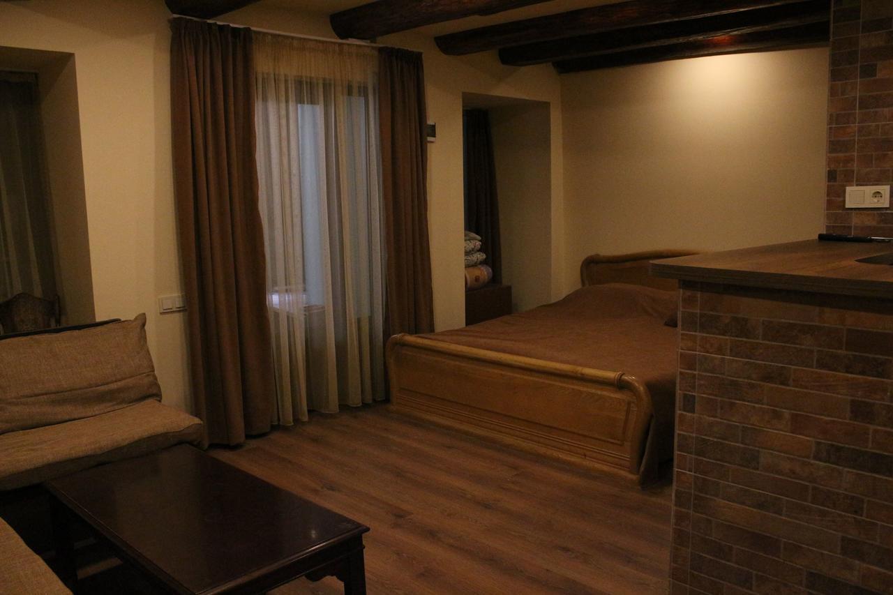 Low Budget Room With King Size Bed Tbilisi Ngoại thất bức ảnh