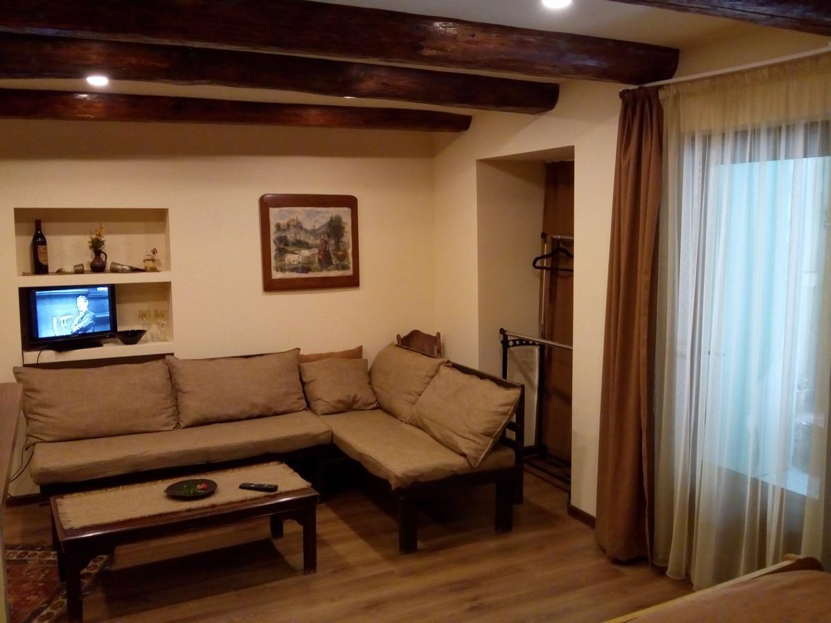 Low Budget Room With King Size Bed Tbilisi Ngoại thất bức ảnh