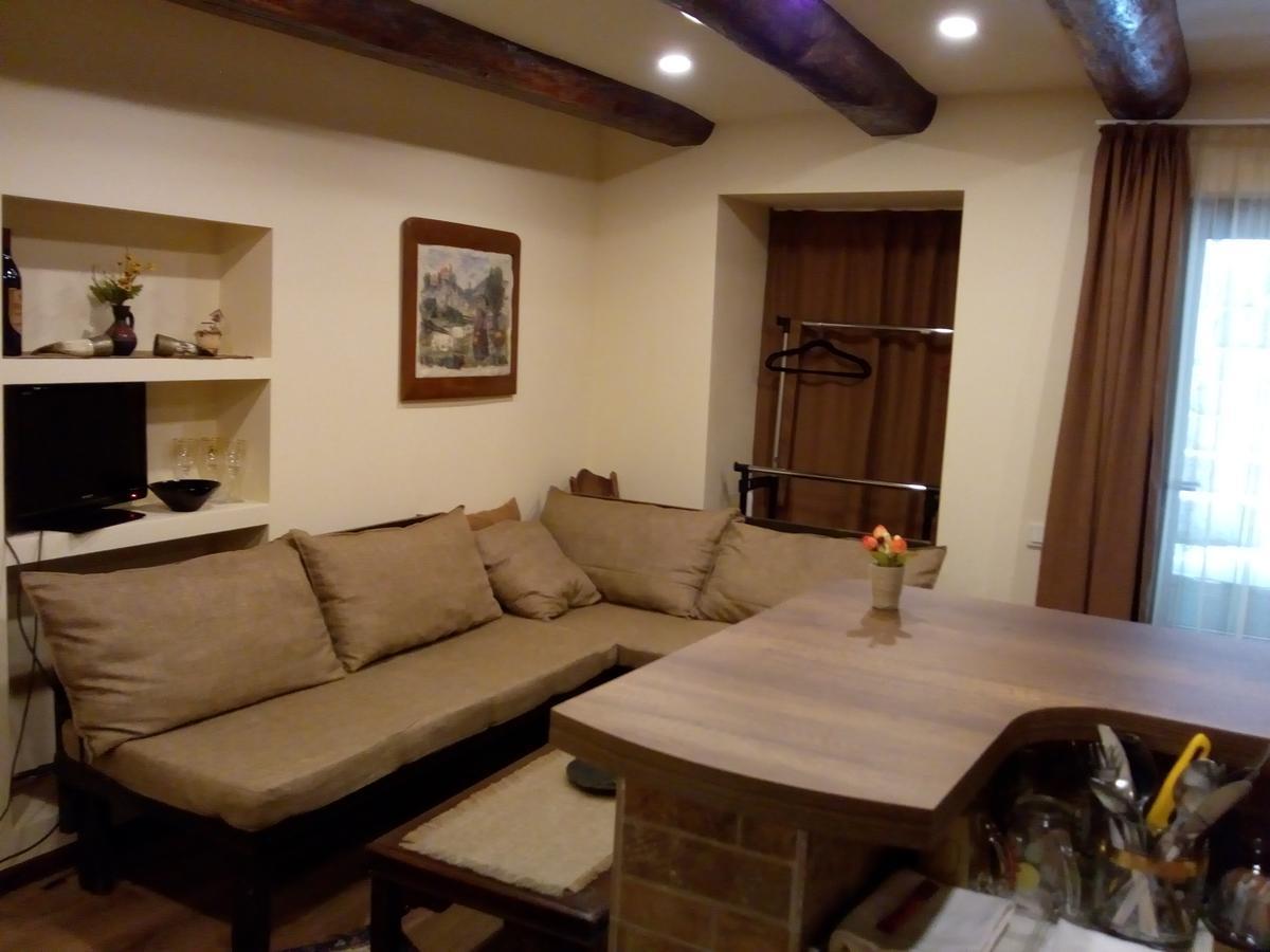 Low Budget Room With King Size Bed Tbilisi Ngoại thất bức ảnh