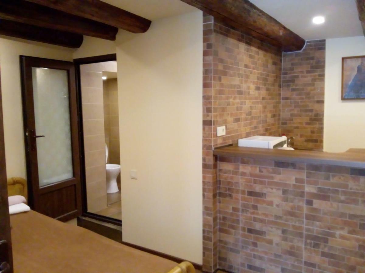 Low Budget Room With King Size Bed Tbilisi Ngoại thất bức ảnh