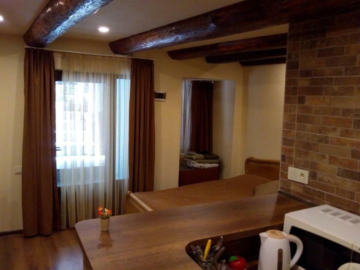 Low Budget Room With King Size Bed Tbilisi Ngoại thất bức ảnh